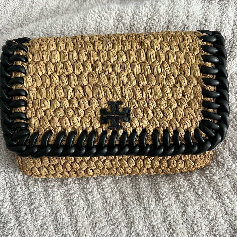 NEW w/tags Tory Burch Tan and Black raffia wallet clutch crossbody Emerson